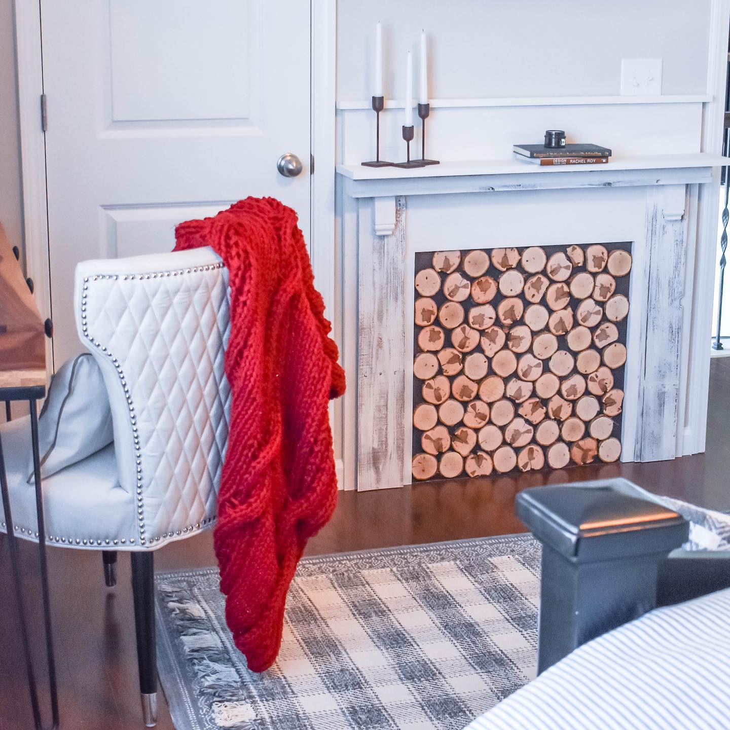 Even though this is just a easy #diy faux decorative #farmhousestyle fireplace, which is not functional I still love the sweet cozy charm it adds to this guest room. I have always said I would have a fireplace in every room of my home, I just love the warmth and coziness that they add especially in the winter months. You can see how we built this beauty with my link 👆🏻 in the bio and tune in next week to see a great new DIY as we add just a little more cozy into our home, but where? 
.
.
.
#jenrondesigns 
#fireplace 
#farmhousedecor 
#farmhouse 
#diyprojects 
#modernfarmhouse 
#winterdecor 
#rusticdecor 
#shiplapfireplace 
#shiplap 
#first1friday 
#countryliving 
#countrylivingmag 
#countrylivingmagazine 
#betterhomesandgardens 
#bhgstylemaker 
#bhghome 
#bedroomdecor 
#cozyhome 
#cozylivingroom 
#vintagestyle 
#blameitonmyvintageheart 
#howwefarmhouse 
#homedecor 
#dailydecordose 
#homestyle 
#styleithappy 
#stylingfortheseasons